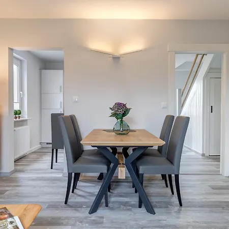 Semesterbostad Thorina *